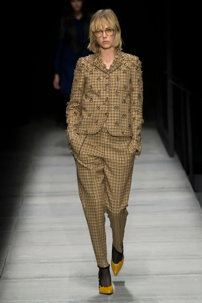 Look 33